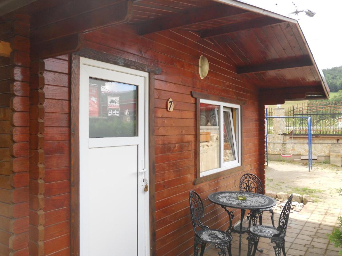 Pension, Camping & Biker Station Zur Deutschen Eiche Ciocanesti Exterior photo